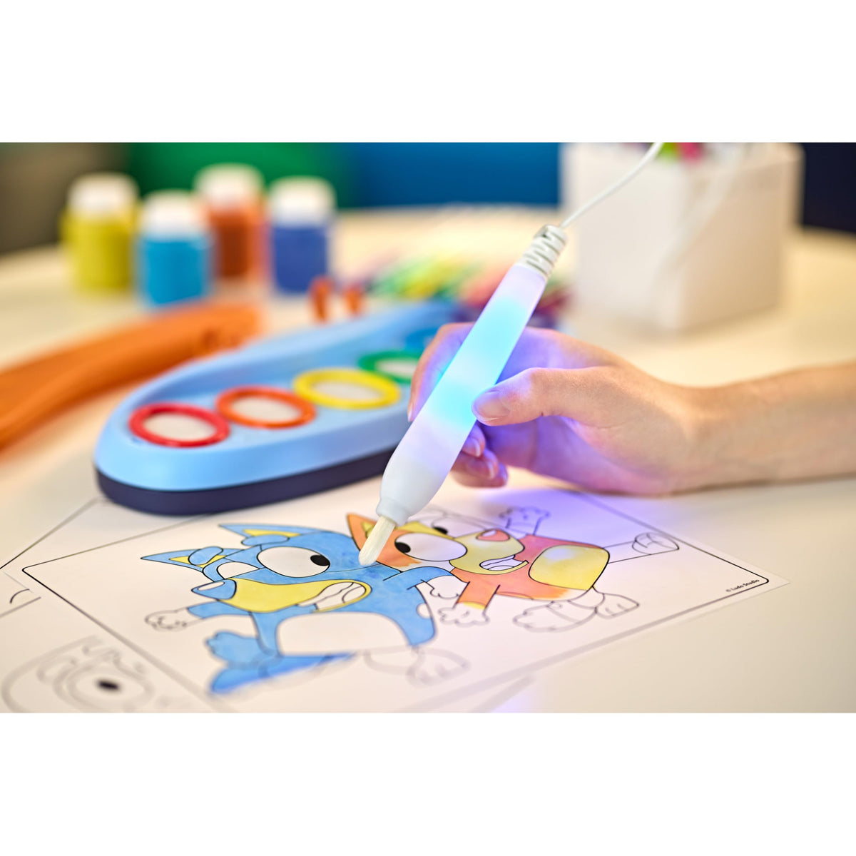 Crayola Ms Rachel Color Wonder Magic Light Brush, Mess Free Coloring Toy 3+