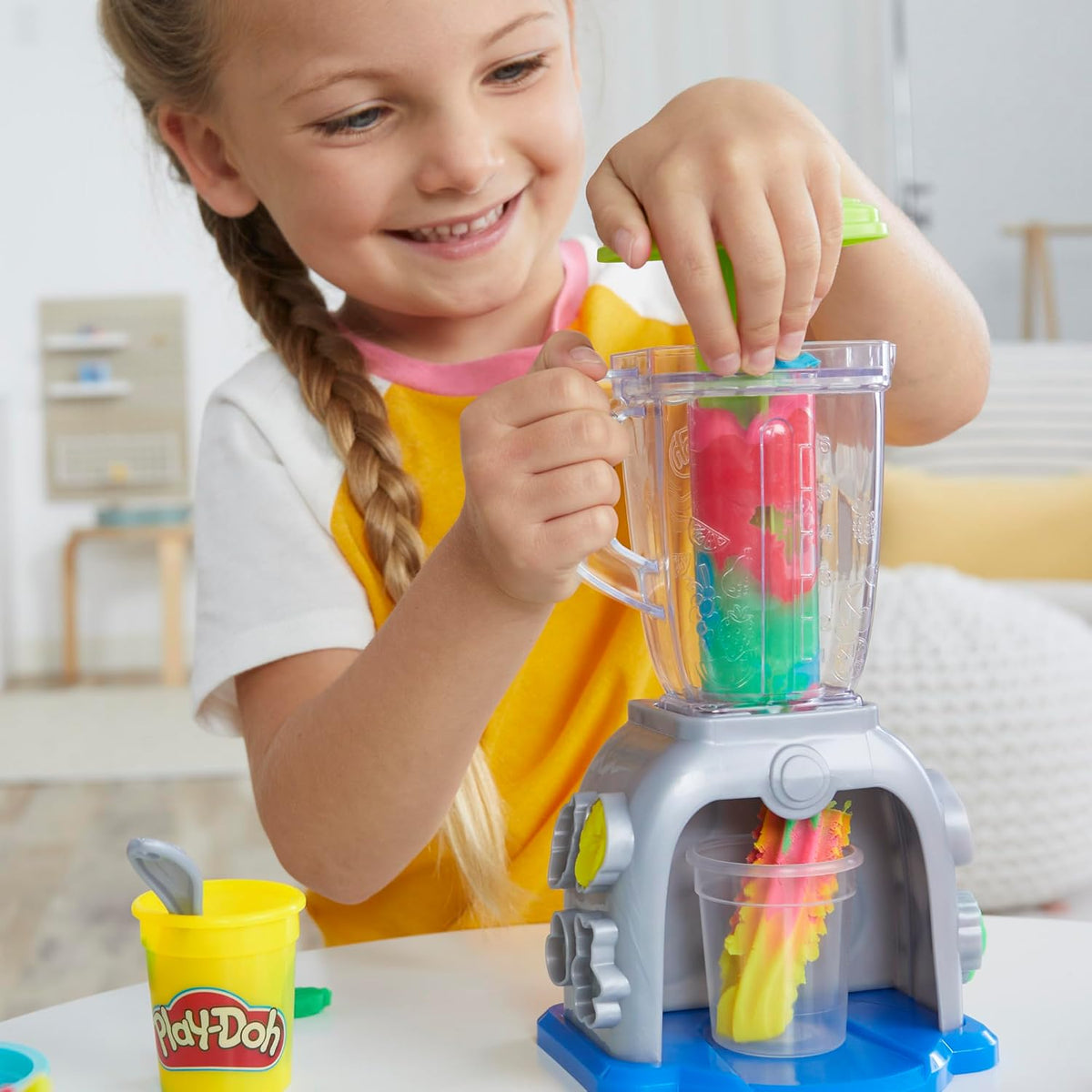 Play Doh Swirlin' Smoothies Toy Blender Playset, Play Kitchen Appliances, Kids Arts and Crafts Toys for 3 Year Old Girls and Boys and Up